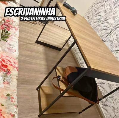 Mesa Escrivaninha Vintage De Madeira Com 2 Prateleiras Acopladas Industrial Ferro E Madeira Home Office Cor Laminada Com Preto Retrô