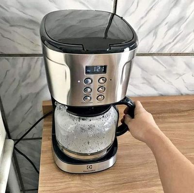 Cafeteira Elétrica Electrolux inox filtro permanente removivel capacidade 1,5L 38 xicaras função timer painel digital desligamento automatico ECM30 220v