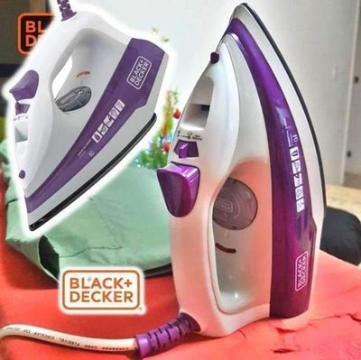 Ferro de Passar a Vapor Black Decker FX1000 com Base Antiaderente - Branco e Roxo