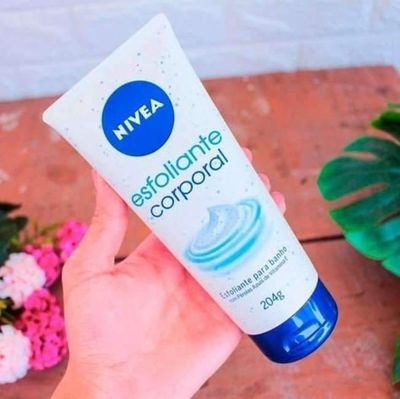 NIVEA Esfoliante Corporal para Banho 200ml - Auxilia na renovação celular, com vitamina E, enriquecido com pérolas azuis, textura cremosa, remove impurezas, proporciona maciez para a pele